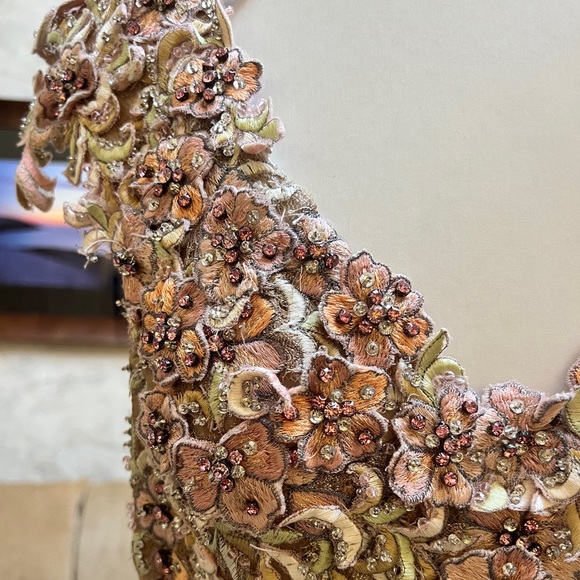 Ysa Makino custom gown size 4. - Picture 2 of 6